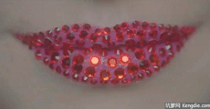 Gif animé bouche bijoux